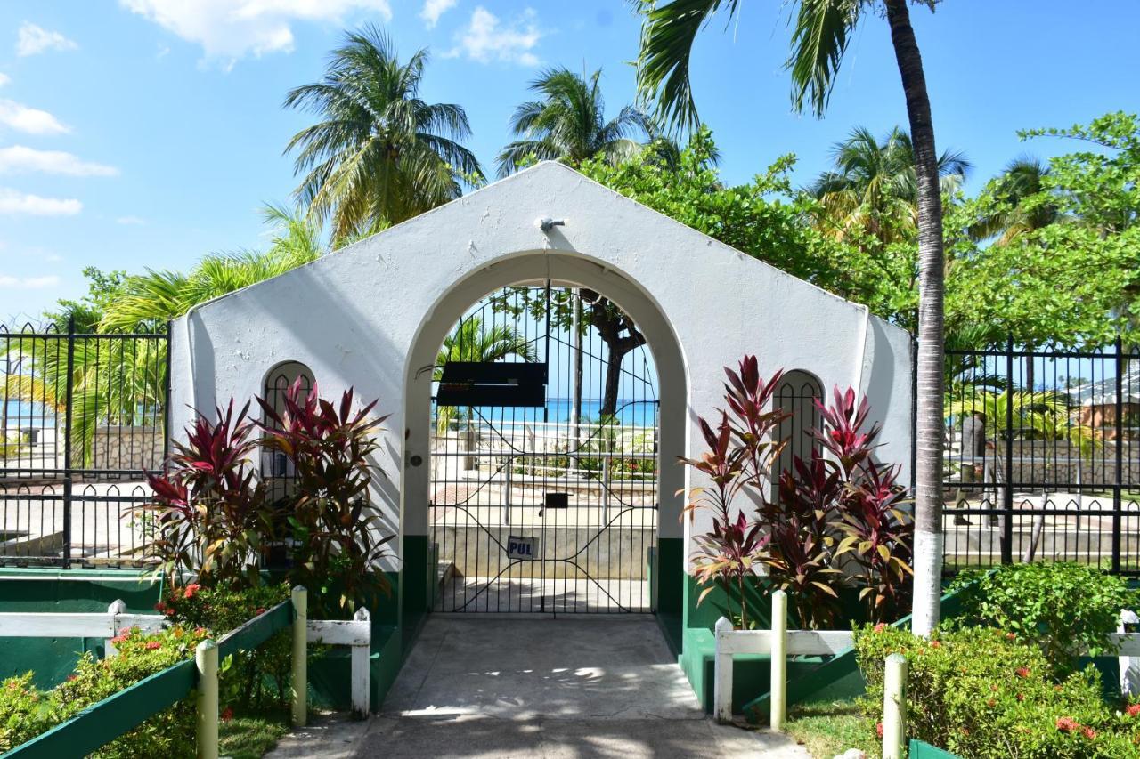 Czar'S Sanctuary- Apt B4 At Sandcastle Ocho Rios Kültér fotó